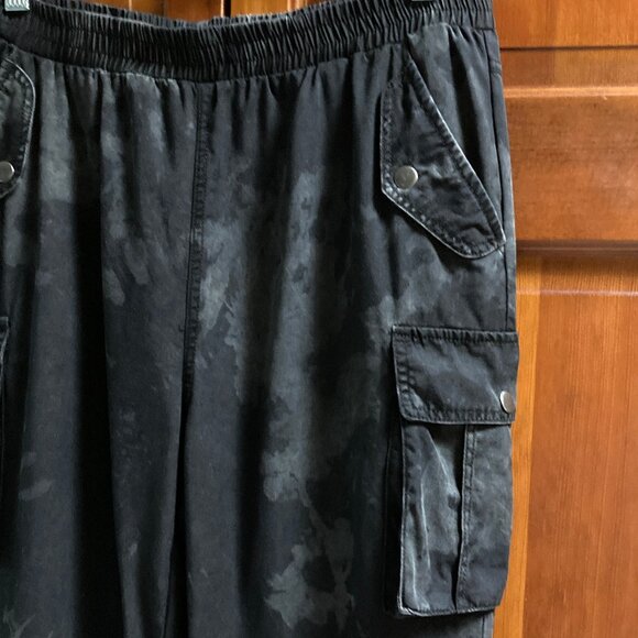 Boutique Camo Cargo Pants - Black & Gray - Elastic Waist - Size L - Never Worn - Picture 2 of 10